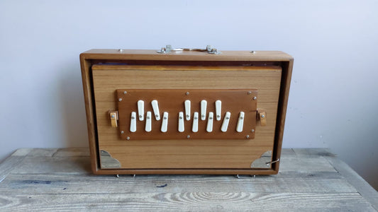 Shrutibox