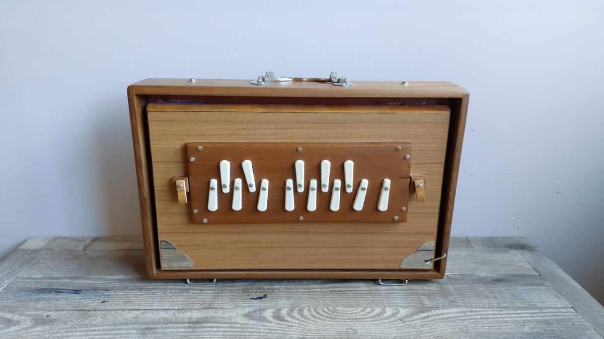 Shrutibox
