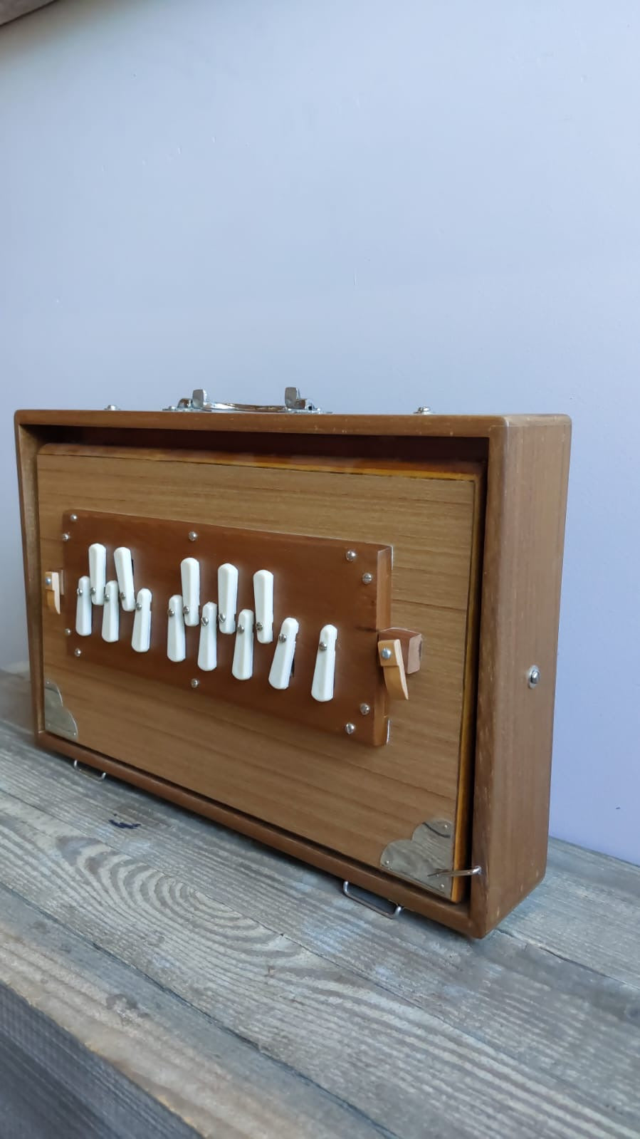 Shrutibox